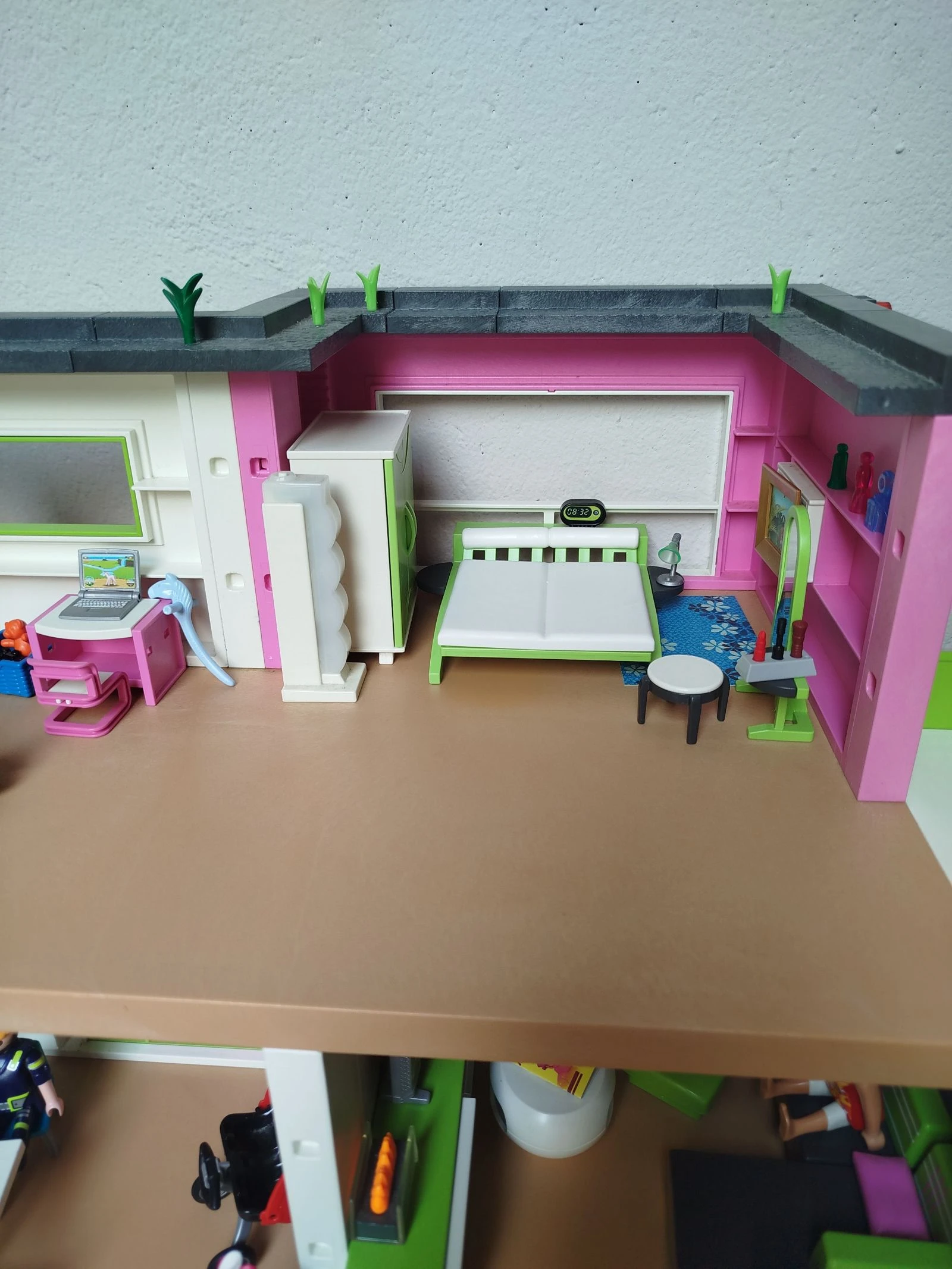 Casa Playmobil grande com móveis, figuras e acessórios – Completa – photo 3